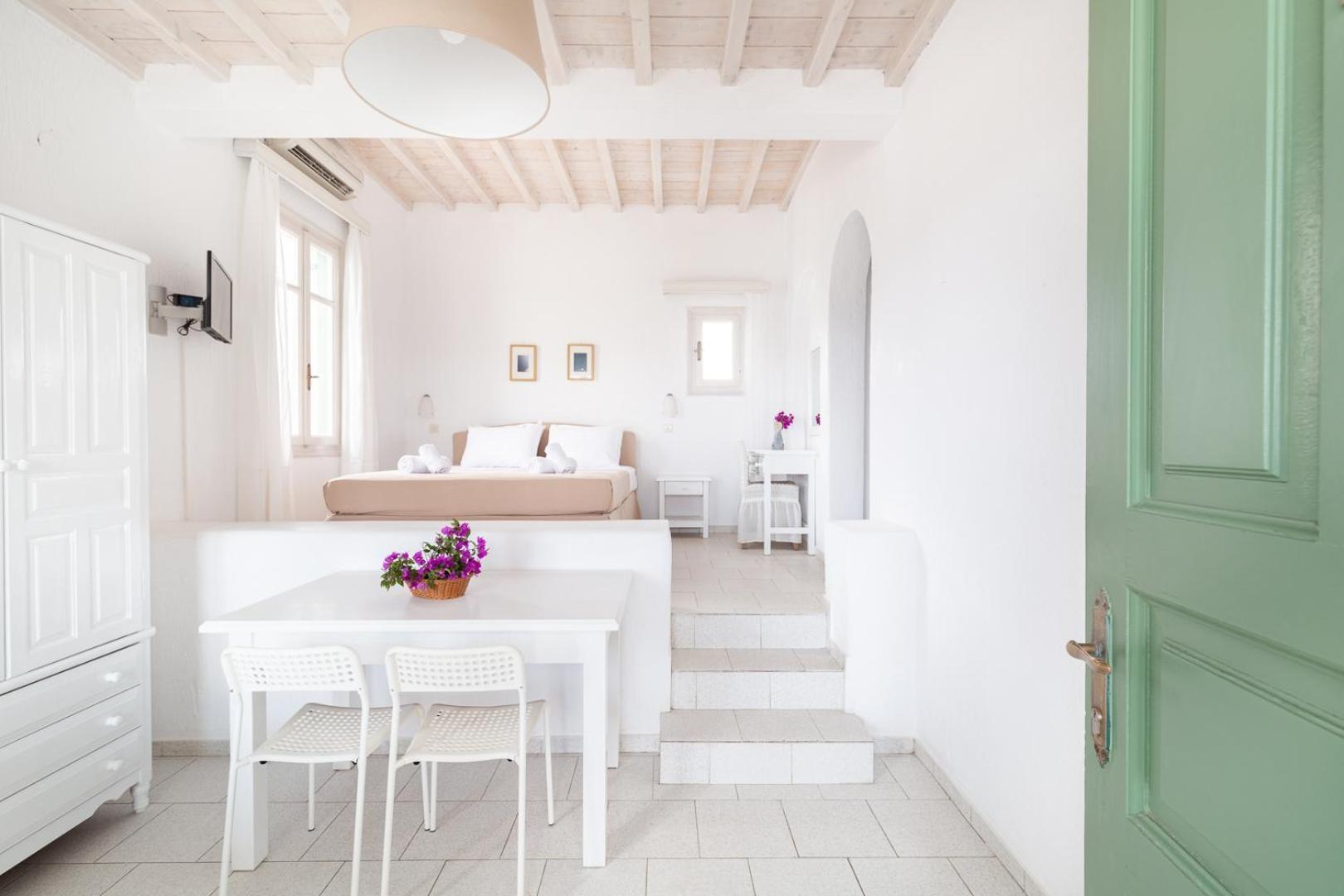 Fos Mykonos *
